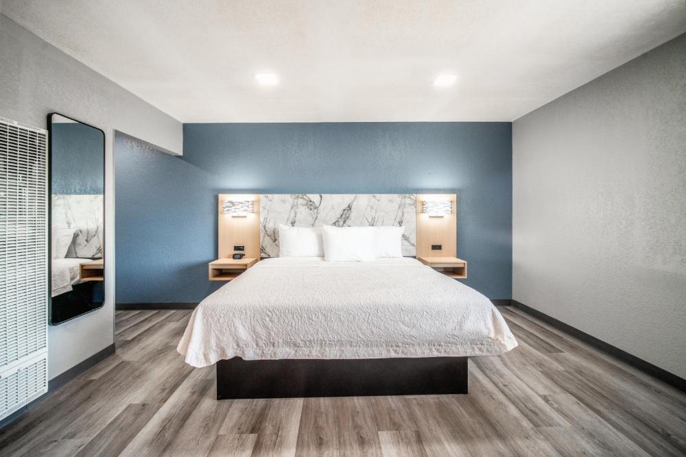 King Suite with Sea View interior