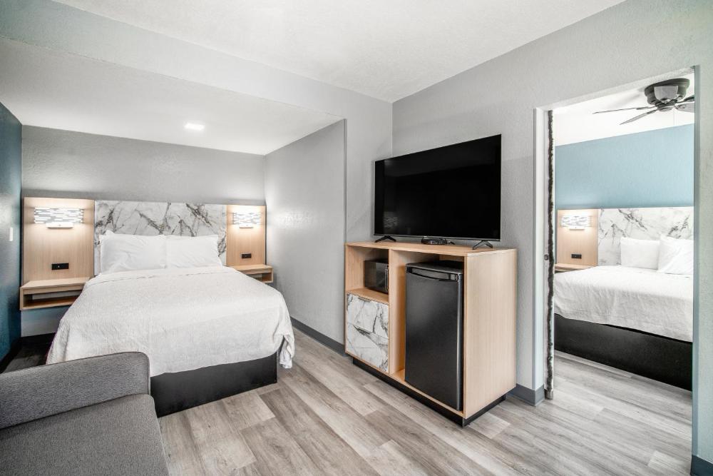 Double or Twin Room interior